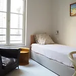 Apartment Beautiful Bright Near Champs Elysees