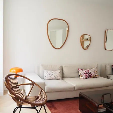 Beautiful Bright Near Champs Elysees Apartment