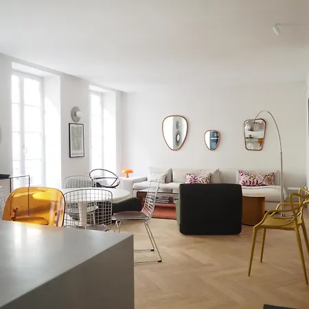 Beautiful Bright Near Champs Elysees Apartment Paris