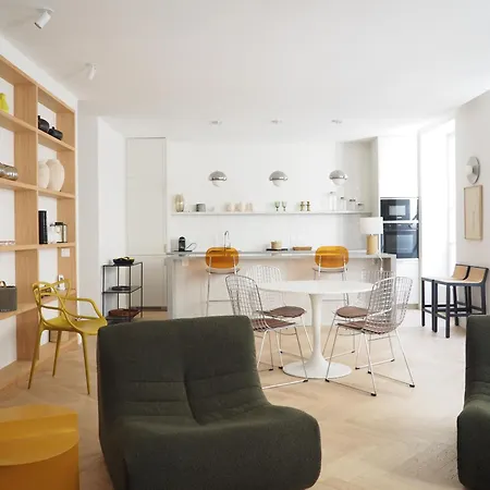 Beautiful Bright Near Champs Elysees Apartment *