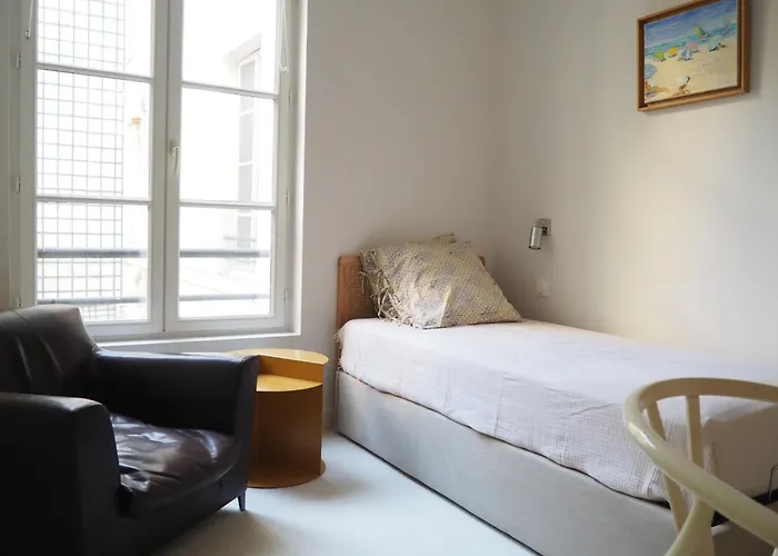 Апартаменты Beautiful Bright Near Champs Elysees